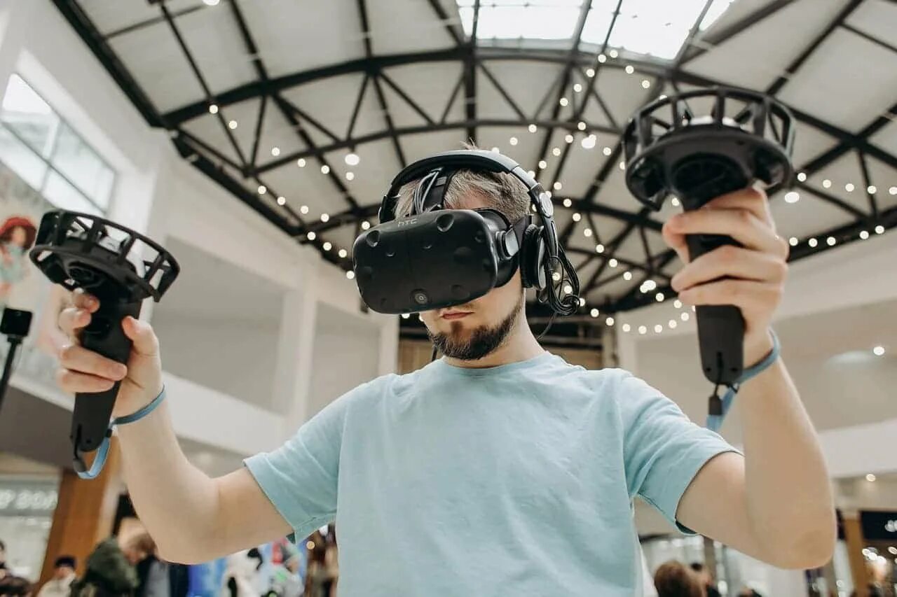 Шлем виртуальной реальности на мероприятие. VR очки на мероприятие. Центр виртуальной реальности. Очки виртуальной реальности на мероприятие.