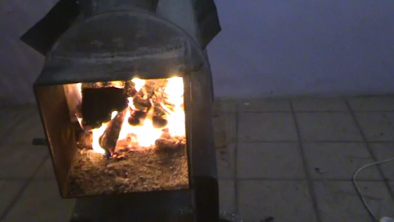 Печник в брянске и области. Как топить русскую печь 1988г. Камин jotul f305. Русская печь с котлом. Пламя в русской печи.