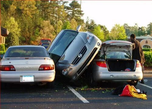 Car fails. Смешные ситуации на дорогах. Смешные ситуации на дорогах фото. Демотиваторы смешные ситуации на дороге. Смешная ситуация с машиной.