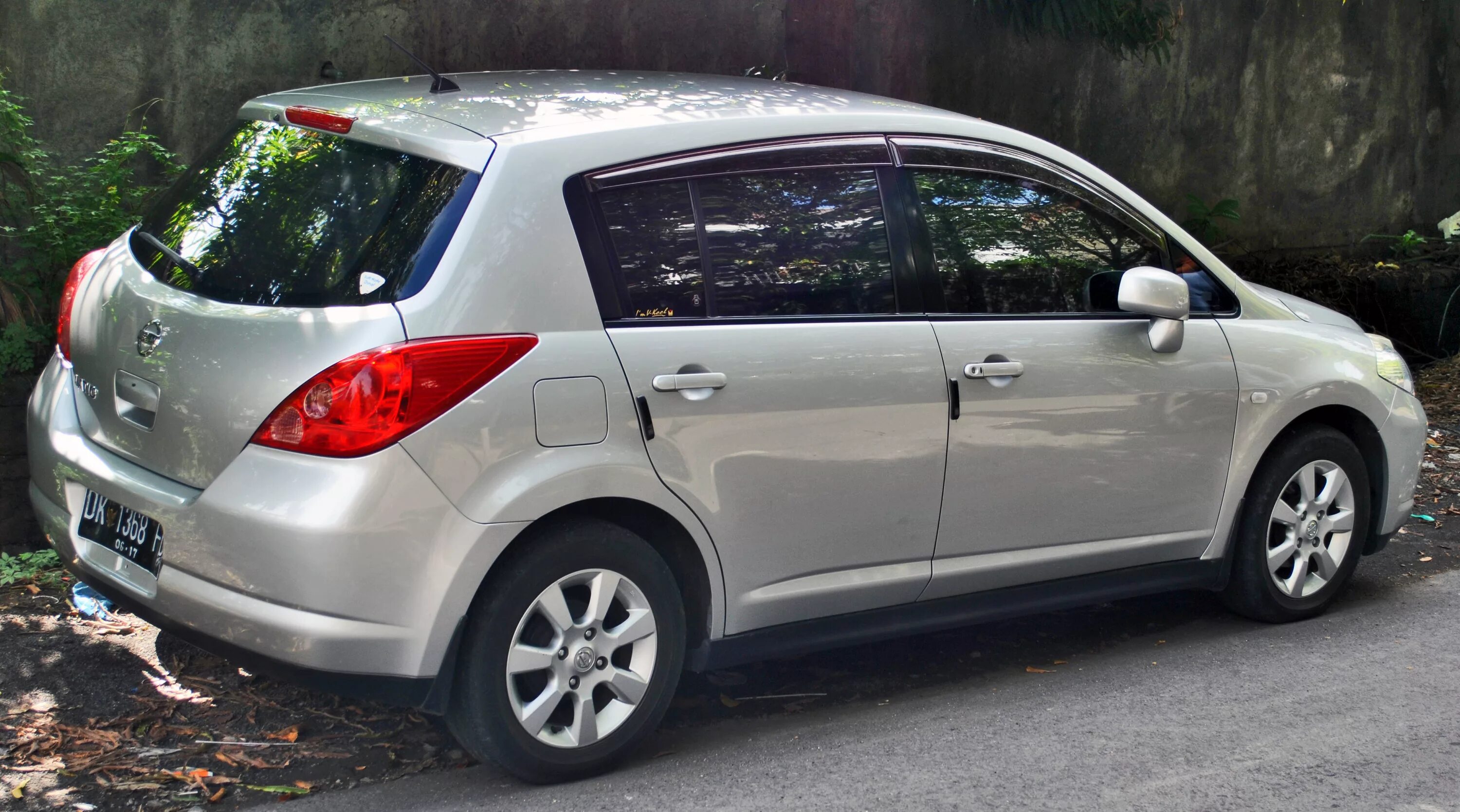 Nissan Tiida C11 хетчбэк