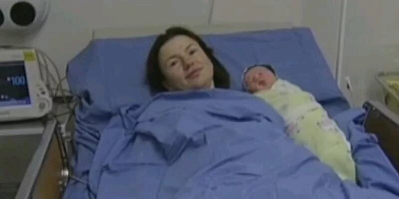 Смерть от онкологии фото. Погибшие от глиобластомы. Люди после химиотерапии. Актрисы мертвые девушки. В больнице после операции.