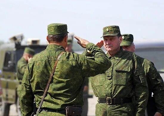 Командир в армии. Командир и военнослужащие. Командир вс РФ. Единоначалие в армии.