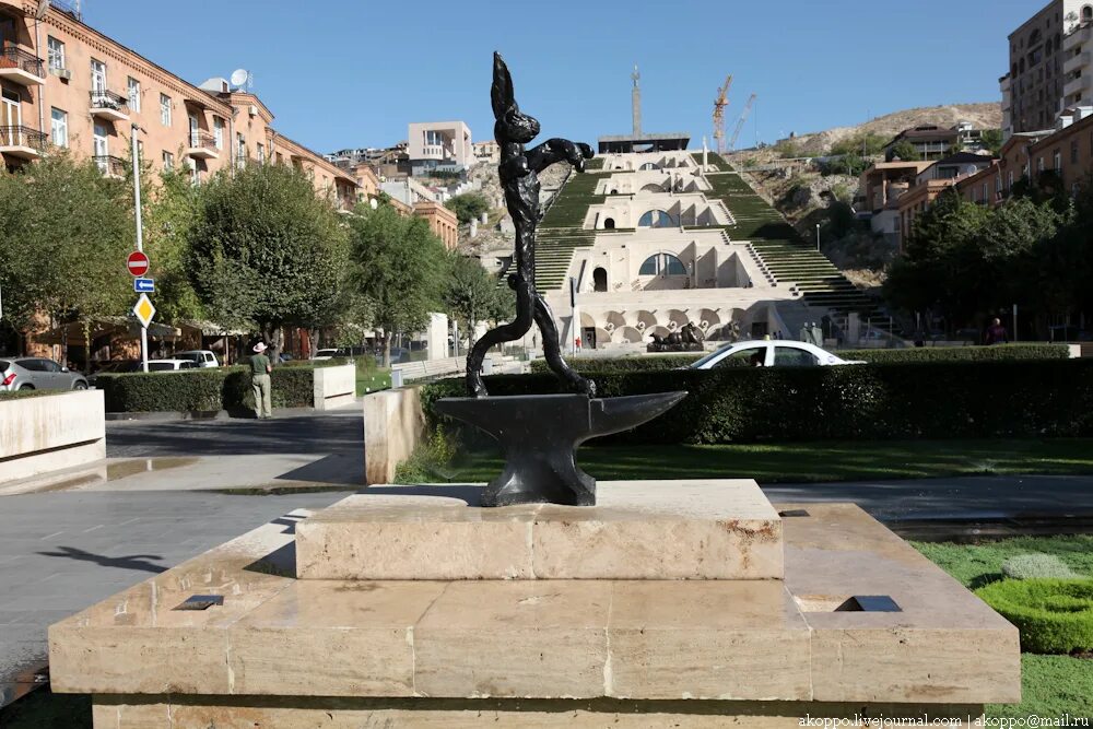 Ереван в сентябре. Ереван население 2022. Работа ереван лист. Музей древних манускриптов ереван. Мас.