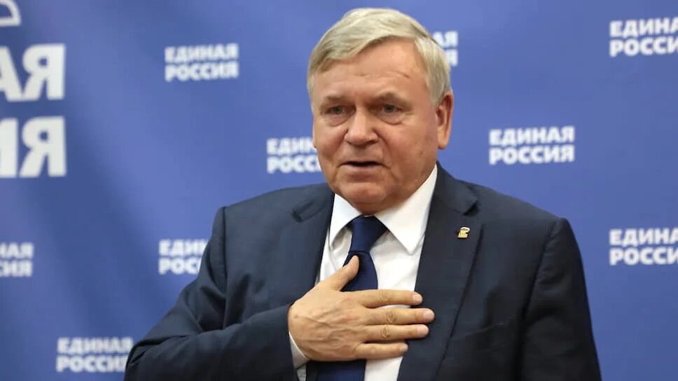 Депутат работающий на постоянной профессиональной основе. Аскендеров заур асевович прием граждан. Депутат работающий на постоянной профессиональной основе. Областная дума сахалинской области фото. Депутат работающий на постоянной профессиональной основе.