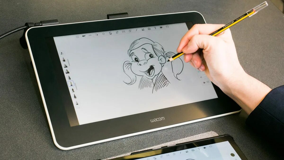 Wacom сайт. Wacom one dtc133. Wacom one (2020). Wacom one 13. Графический планшет-монитор Wacom one 13.