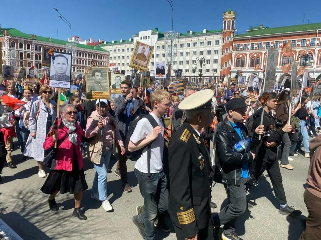 Парад в йошкар оле 9 мая 2024. Парад йошкар ола 2022. парад 9 мая йошкар ола. парад йошкар ола 09.05. 2022. бессмертный полк в йошкар-оле 9 мая.
