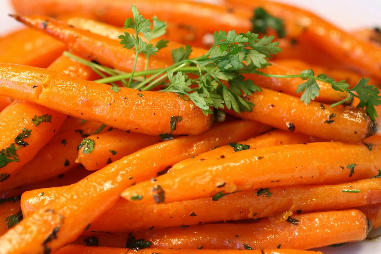 Как вкусно приготовить морковь. Морковь. Морковь вареная. Блюда из морковки. Сырая морковь.