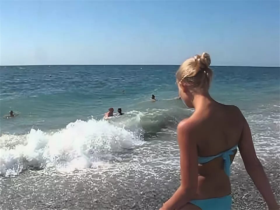 Пляжи сочи фото девушек. Девушка на набережной. Пляжи сочи фото девушек. Красивые девушки на пляже крыма. Пляж ривьера сочи 2021.
