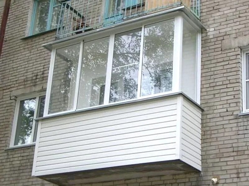 Балконы железногорск курская область. Батова 2 железногорск курская область. Отделка балкона саранск. Остекление лоджии. Отделка балкона старый оскол.