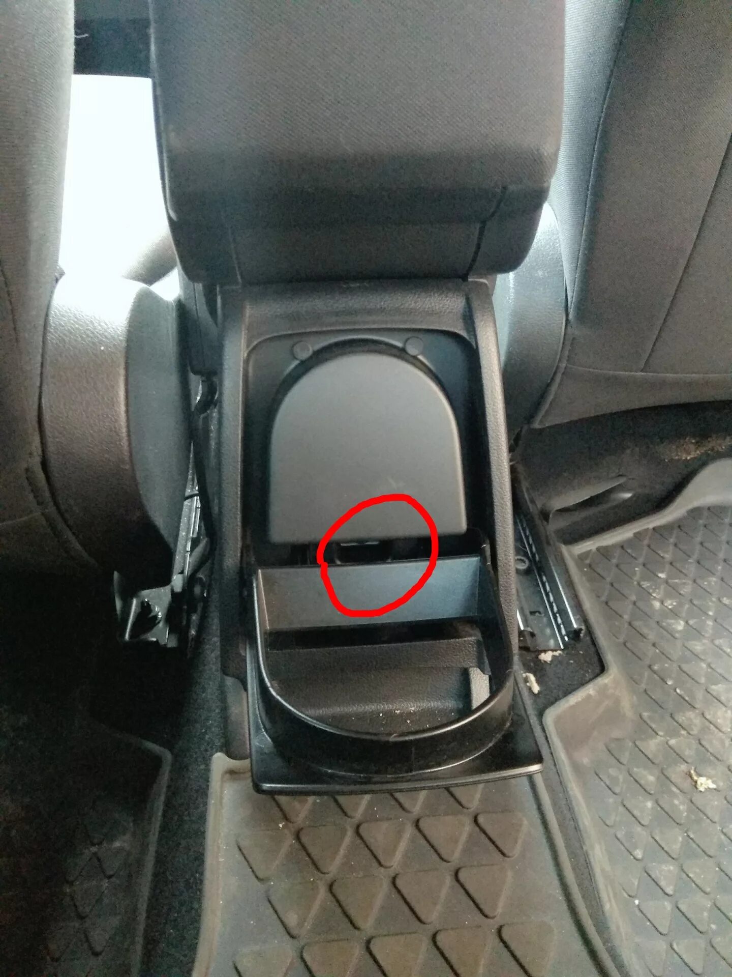Подтяжка ручника - Volkswagen Polo Sedan, 1,6 л, 2016 года визит на сервис DRIVE