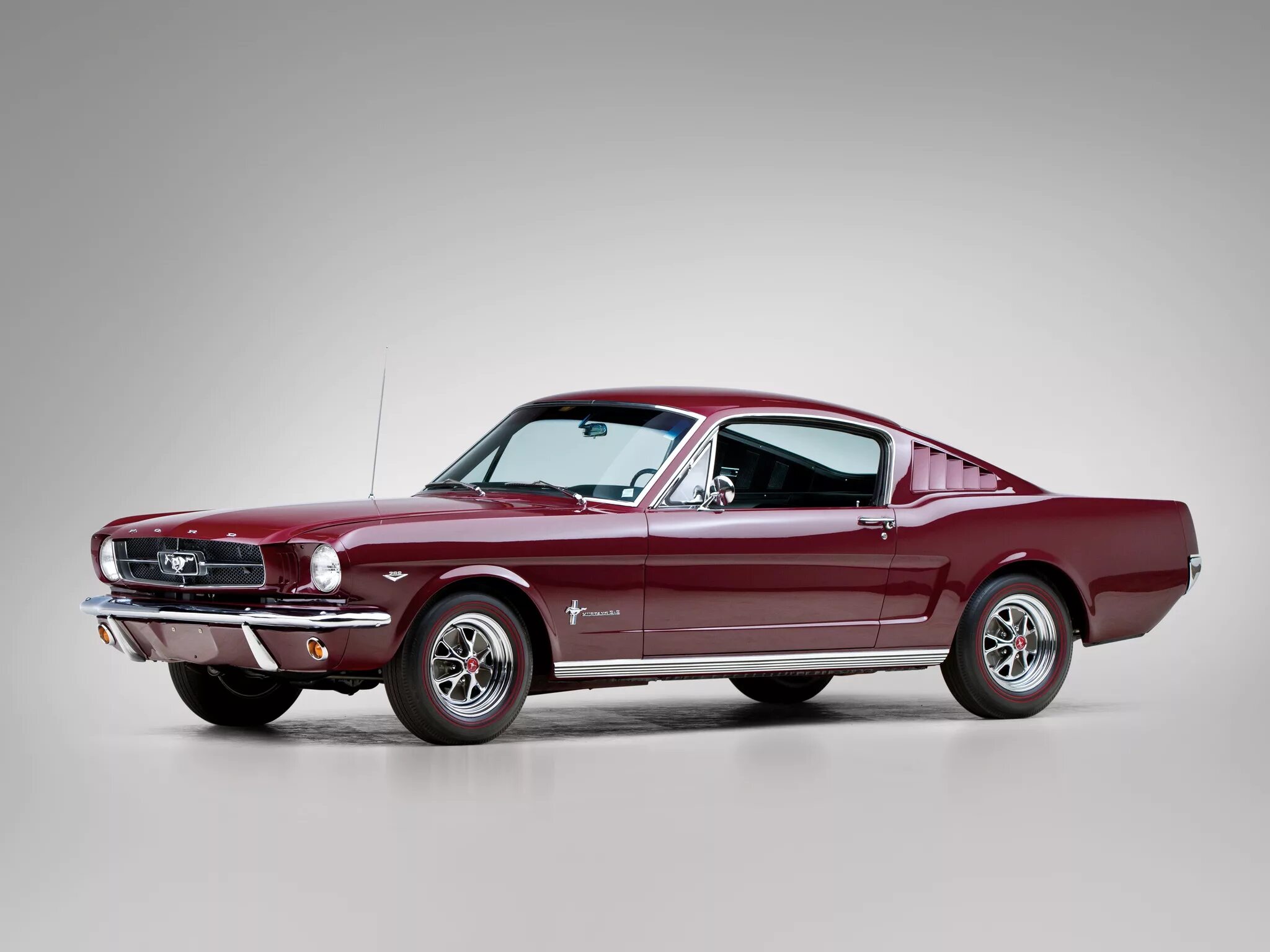 Мустанг кузова. Форд Мустанг 1 поколения. Ford Mustang Fastback 1965. Форд Мустанг 1964 фастбек. Форд Мустанг 1 поколения 1965.
