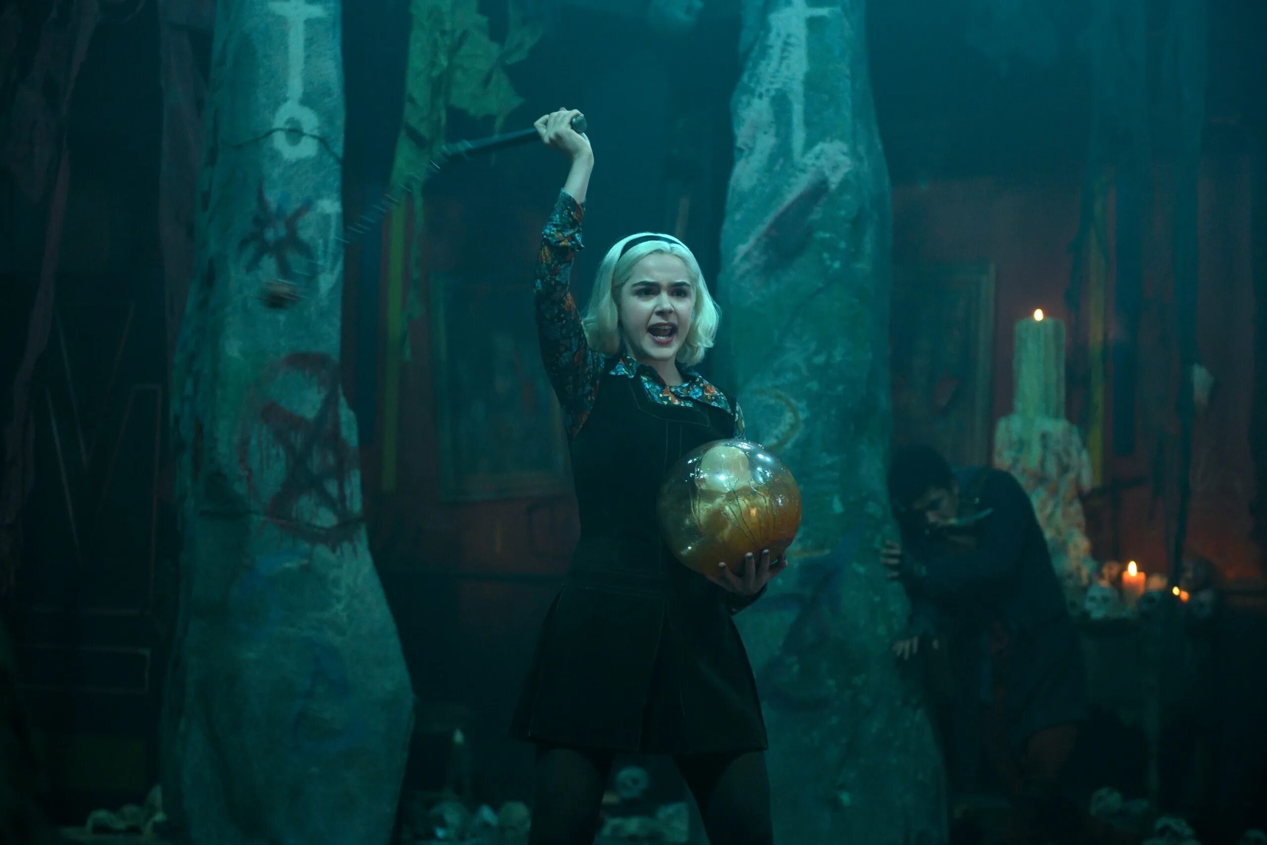 Леденящие душу приключения сабрины (2018). Кирнан шипка леденящие душу приключения сабрины. Леденящие душу приключения сабрины. Тайка вайтити леденящие душу приключения сабрины. Приключения сабрины нетфликс.