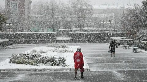 В москве пошел снег