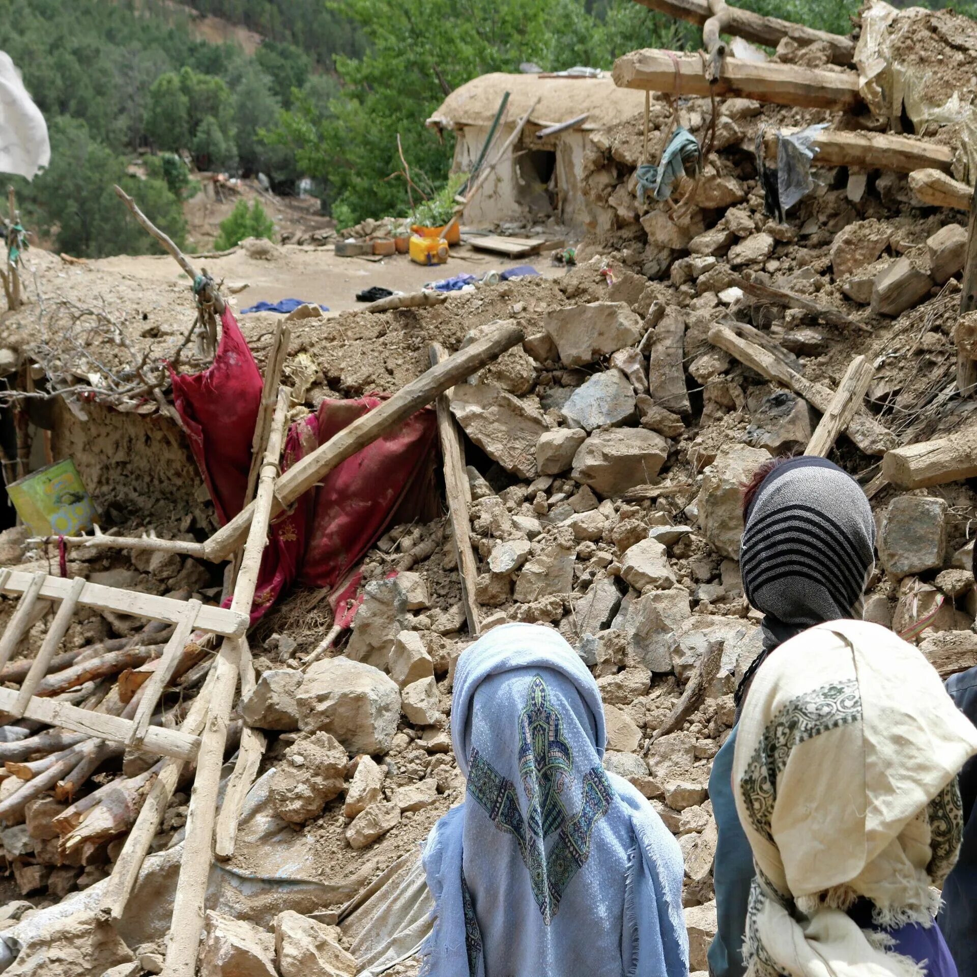 Землетрясение сегодня в таджикистане. Землетрясение сегодня в таджикистане. Землетрясение в узбекистане. Землетрясение на сахалине 1995. Шарора таджикистан землетрясение.