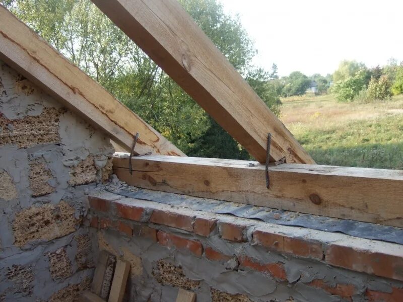 мауэрлат 100х50h. крепление стропил двухскатной крыши к балкам. крепеж кровельных балок к мауэрлату. мауэрлат 50х150. что такое мауэрлат.