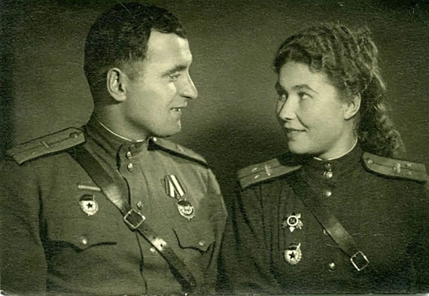 Командир танка 1941. Экипаж танка т-34. Танкист поручик. Ильдар мухутдинов танкист. Танкисты ркка 1941.