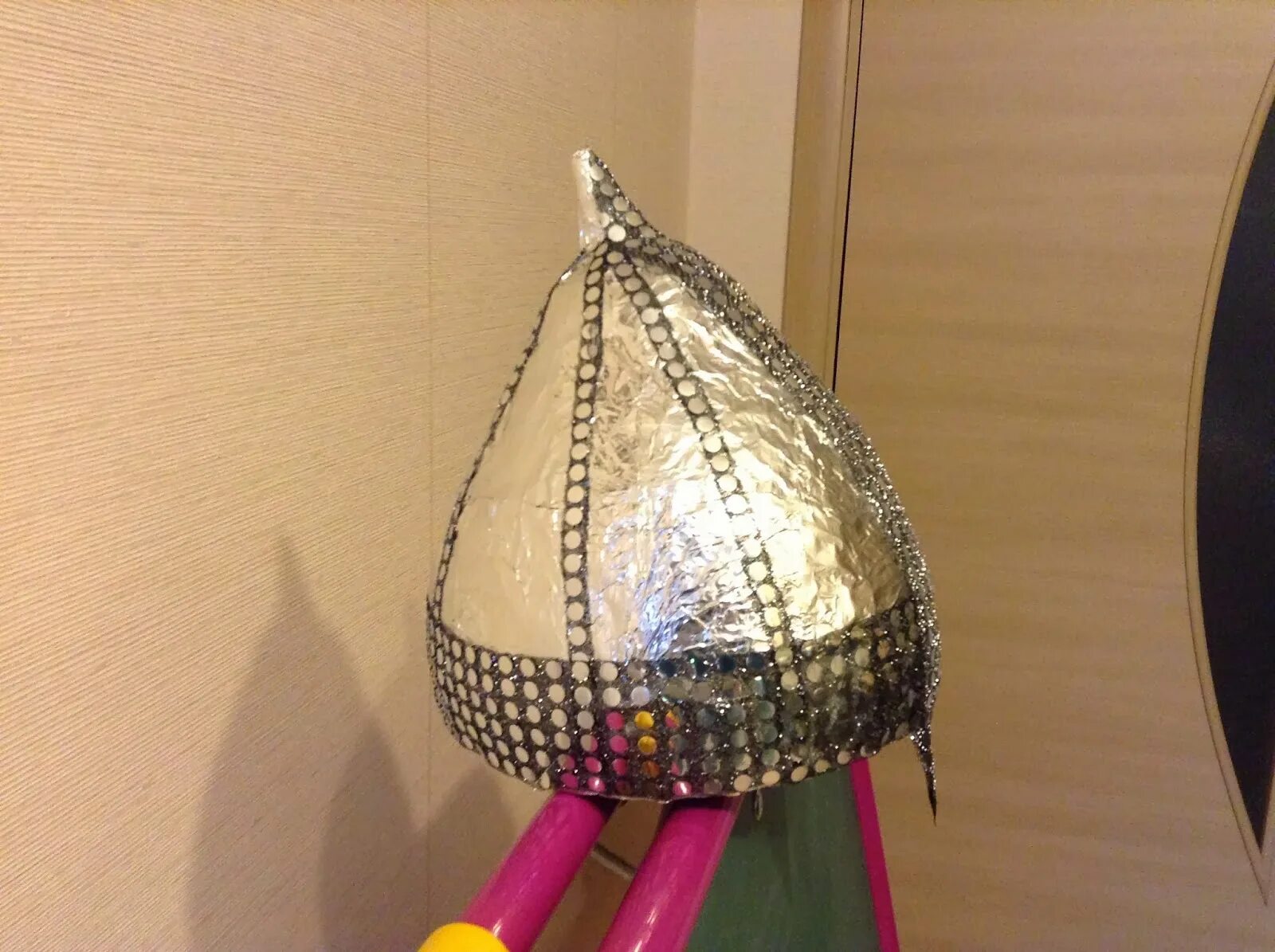 Головной убор богатыря. Шлем ильи муромца из картона. Шапка богатыря. Шапка для бани богатырь 20247. Как сделать шапку богатыря.