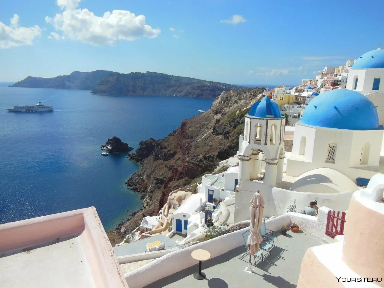 Санторини волгоград. Жк санторини. Санторини вид на кальдеру. Салоники санторини. Храм святого георгия санторини.