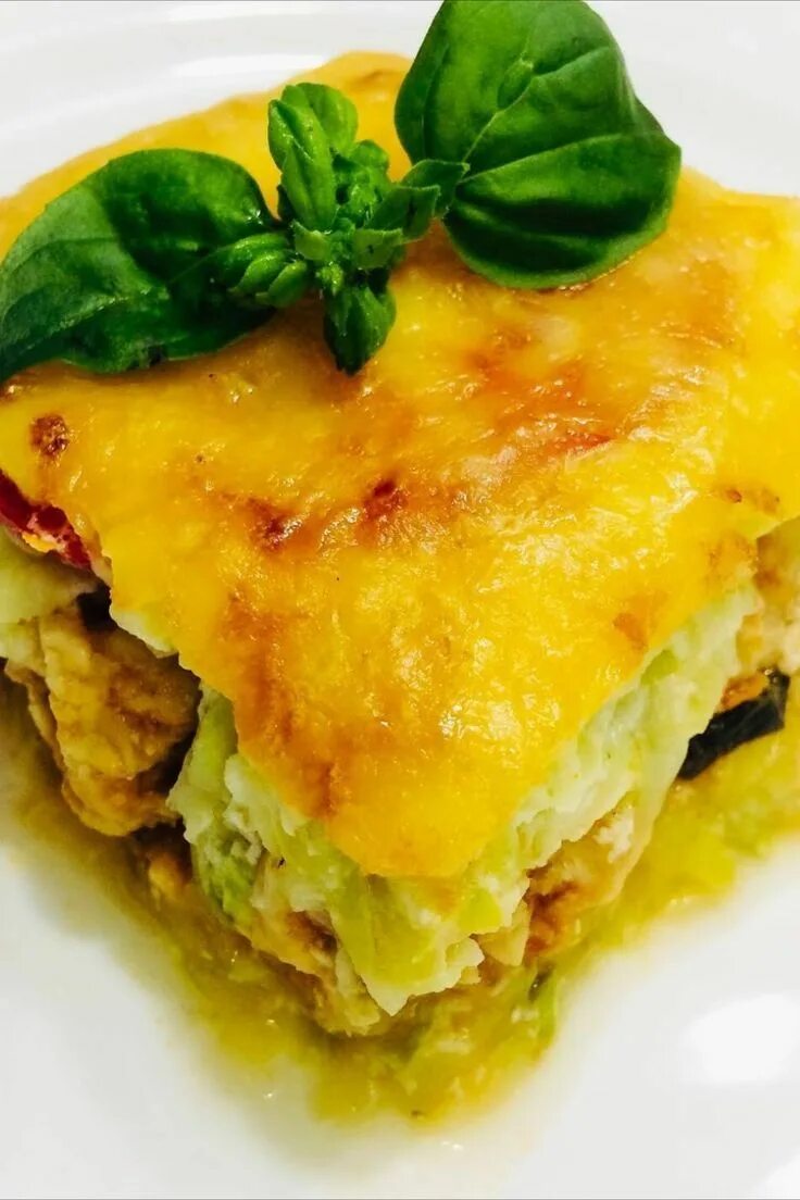 Курица с кабачками. Куриное филе с кабачком и сыром. Фаршированные цуккини «лодочки». Запеканка из кабачков и куриного филе. Кабачки с курицей под сыром.