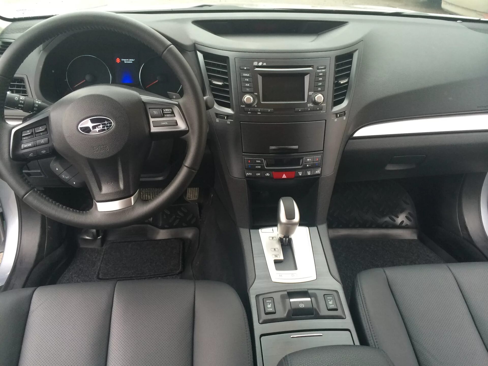 Субару аутбек 2018. Subaru outback салон. 6. Субару аутбек 2012 салон. Subaru outback 2012 салон.