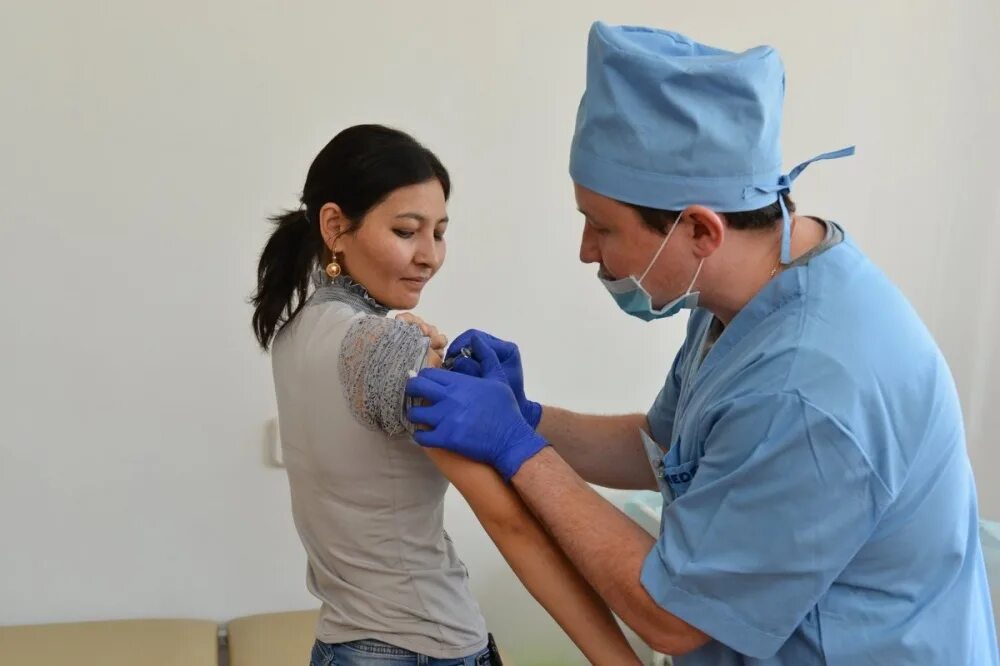 Студентам вакцинация. Вакцинация студентов. Вакцинация студентов. Вакцинация студентов. Студентам вакцинация.