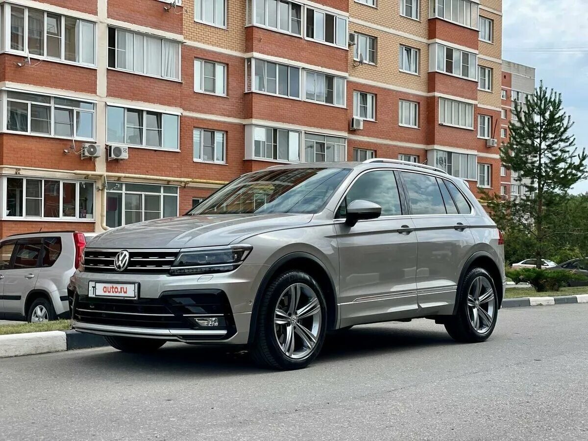 Volkswagen tiguan полный. Фольксваген Тигуан 2020. Тигуан 2 2020. Tiguan 2 серый. Тигуан 2020 2 серый.