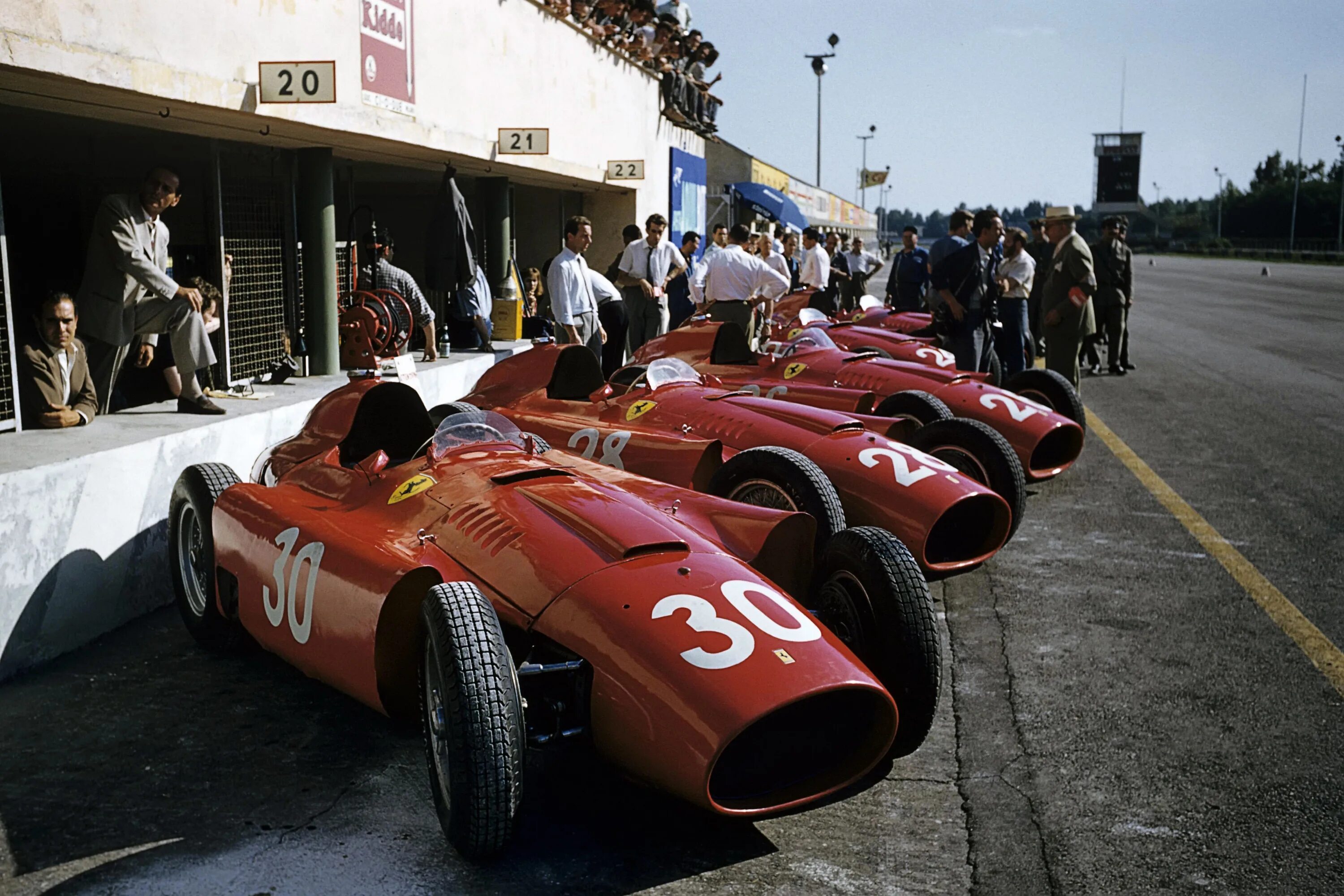 Формула 1 50. Феррари 1956 f1. Ferrari f1 1965. Феррари Ле Монца 1965. Ferrari f1 1955.