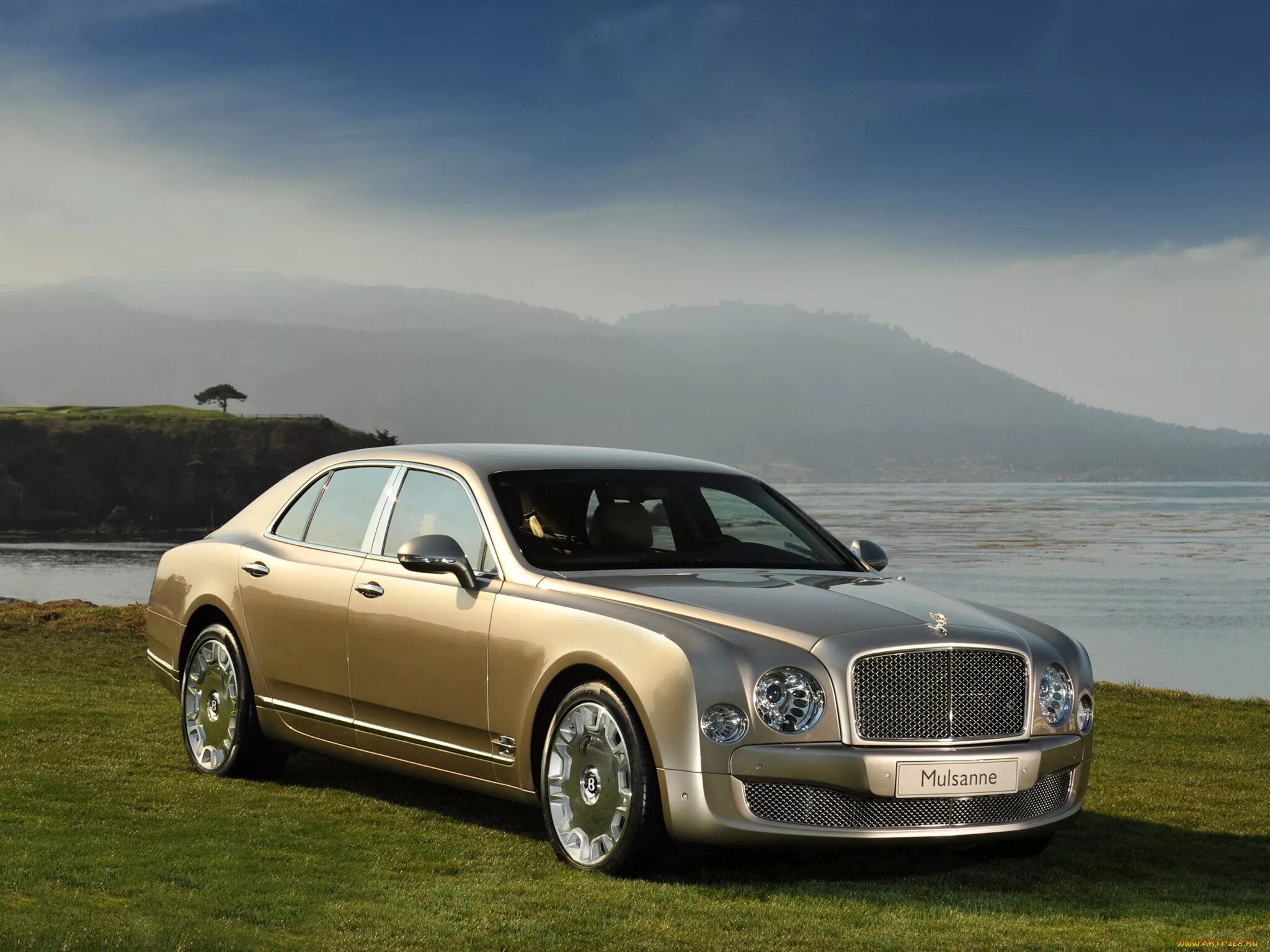 Bentley continental gt startech. Bentley flying spur. Бугатти 4 дверный. Роллс ройс wraith 2022. Роллс ройс 2013.