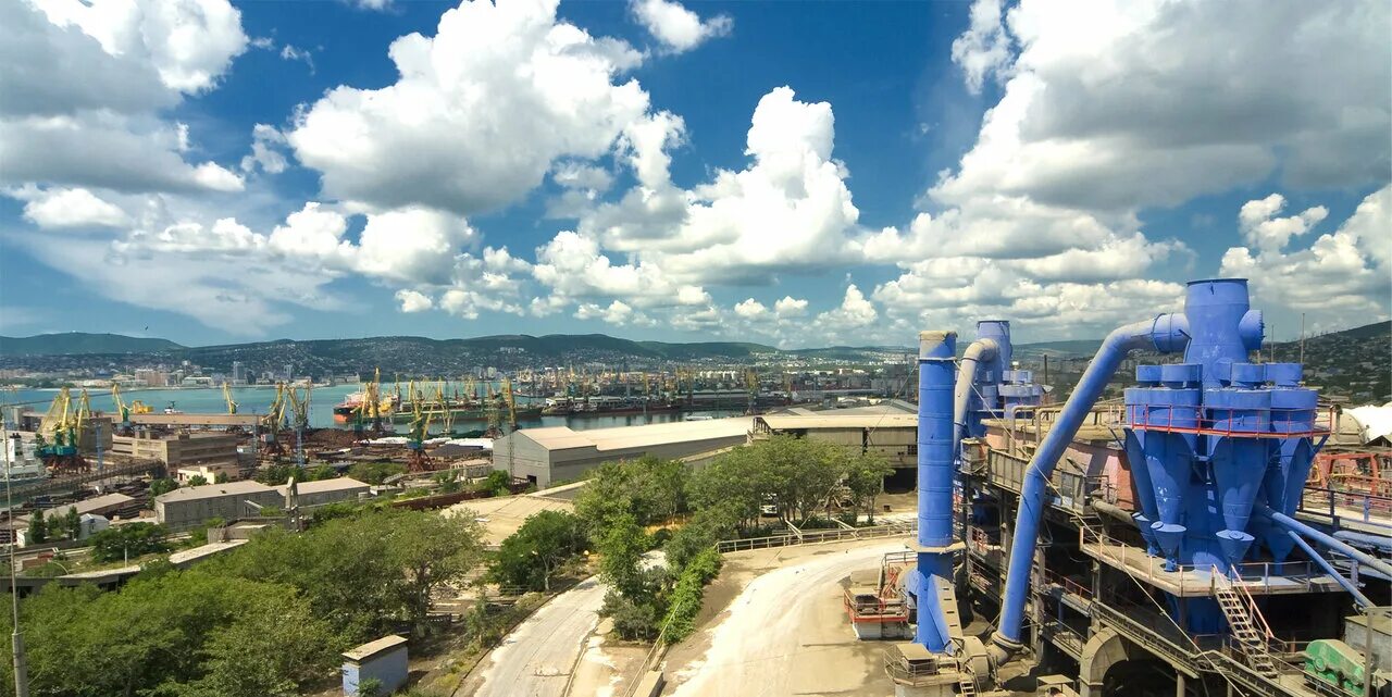 Гор морисович новороссийск. Комбинат новоросцемент новороссийск. Цементный завод пролетарий новороссийск. Оао «новоросцемент». Новоросцемент.