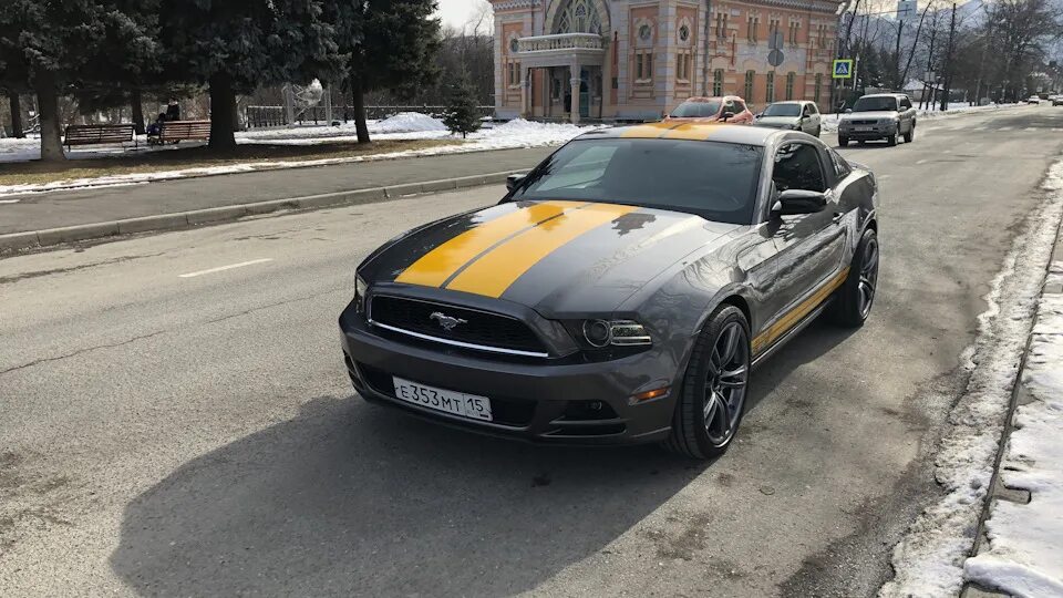 Ford mustang gt 2010. Мустанг владикавказ. Форд мустанг самара. Ford mustang gt. Форд мустанг 5 поколения красный.