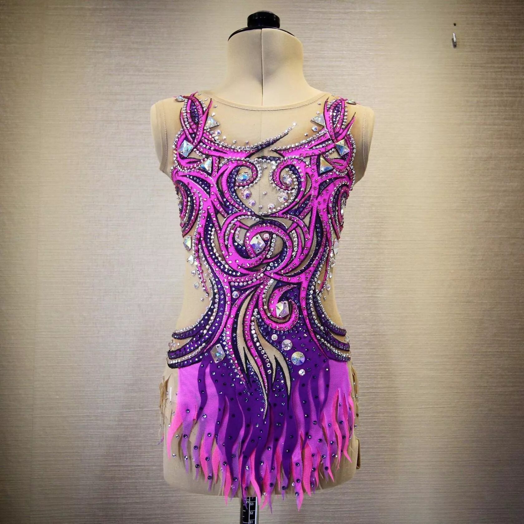 Розовый купальник для художественной. Купальник для художественной гимнастики. Купальник для худ гимнастики розовый. Купальник розовая пантера гимнастический. Купальник для художественной гимнастики розовый.