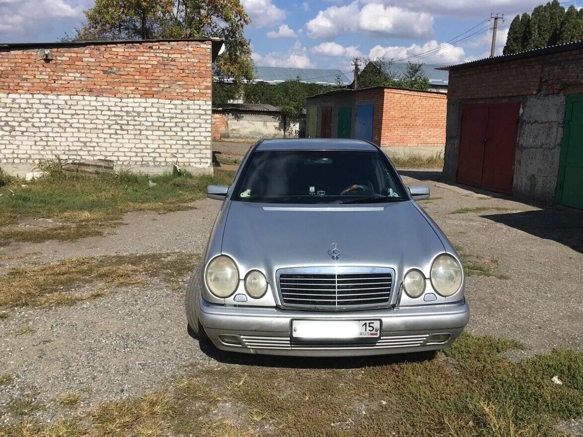 Купить мерседес 1997. Мерседес w210 1997. Мерседес е200 1997. Мерседес w210 1997 года. Мерседес 210 1997.