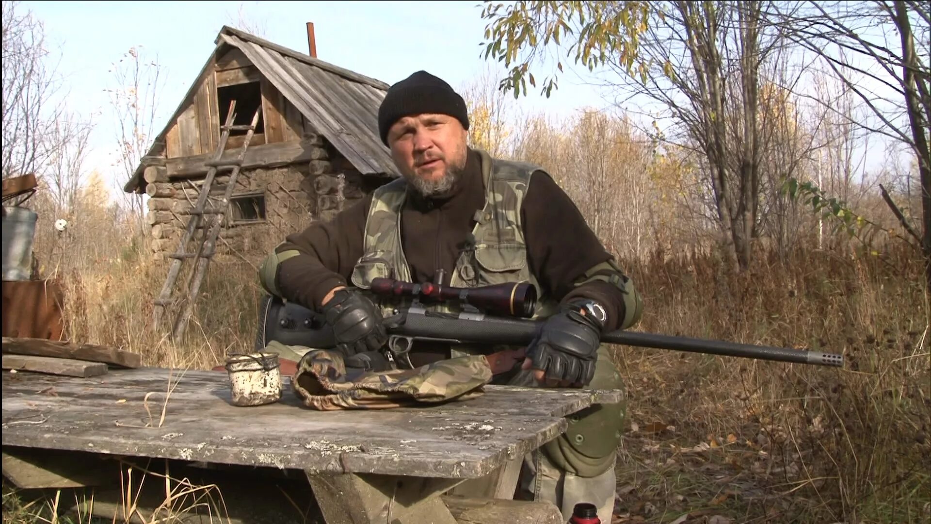 Жизнь в тайге охота видео. Сибирский охотник Казис Буошка. Егерь Лесник. Охотник в тайге.