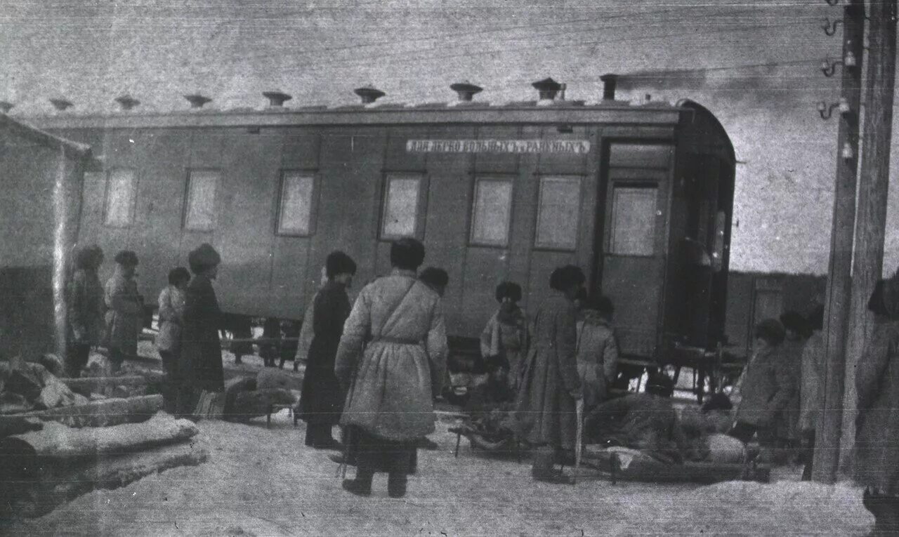 Поезд госпиталь. Санитарный вагон 1941-1945. ВОВ санитарный поезд фронт. Санитарный поезд.