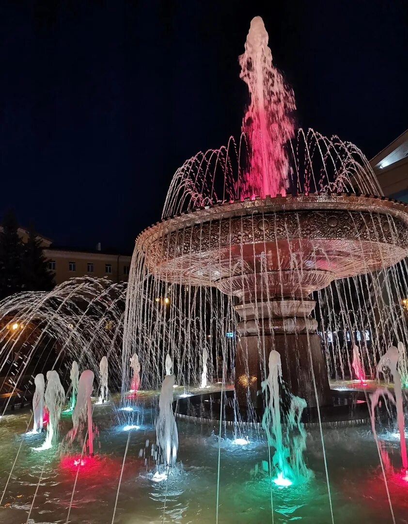 Фонтан Кемерово. Фонтаны города Кемерово. Парк чудес Кемерово фонтан. Кемеровская область город Кемерово фонтаны.