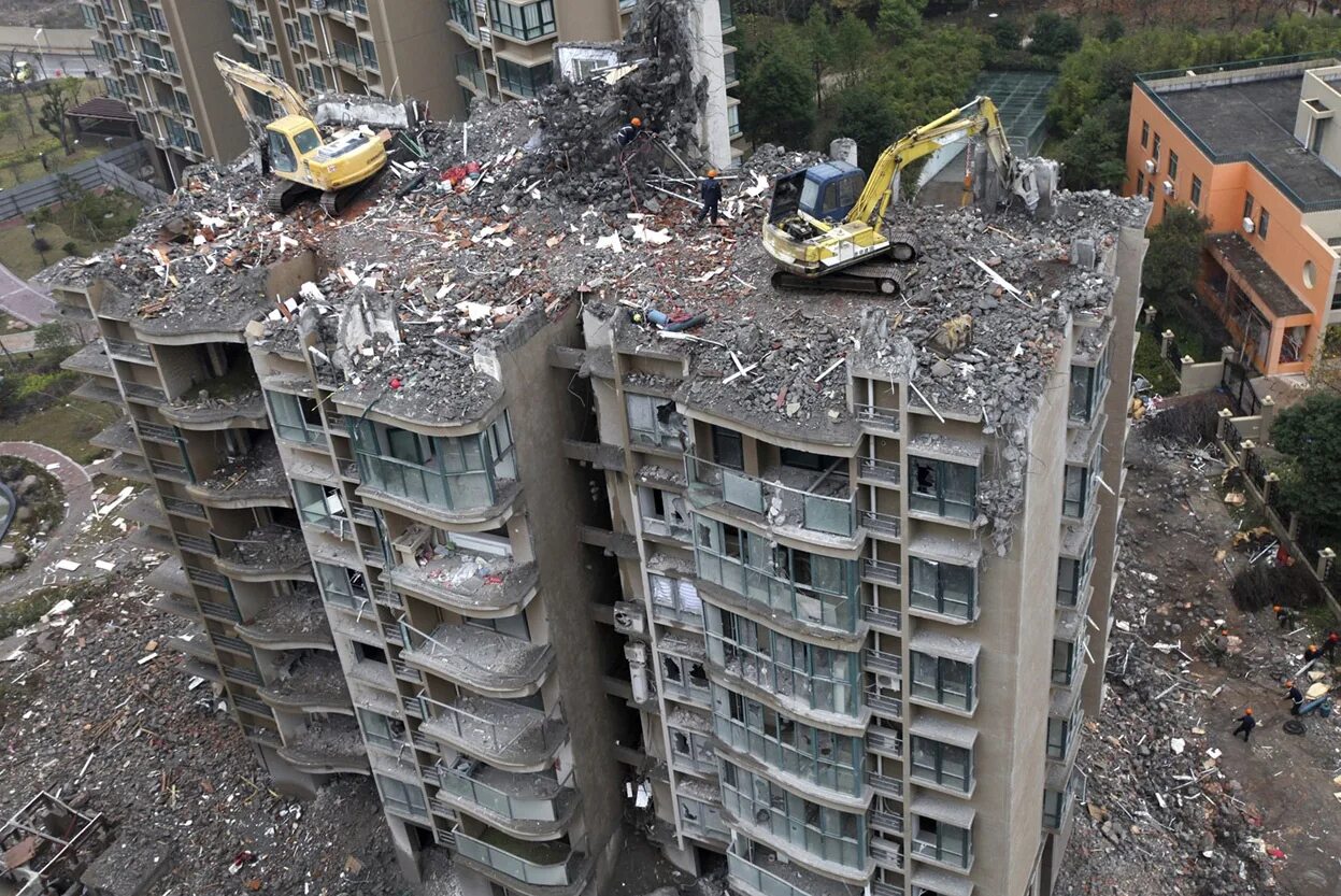 Разбить дом. Комплекс Lotus Riverside, Шанхай. Разрушение зданий. Демонтаж высотных зданий. Разрушение домов.
