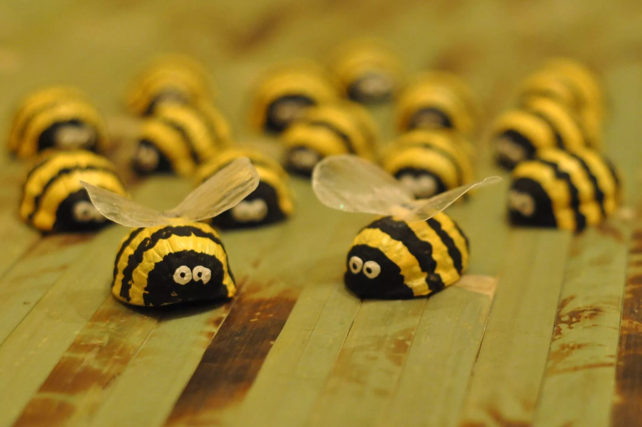 Сделать пчелу своими руками. Поделка Пчелка. Пчела из природного материала. Пчела своими руками. Поделка пчела из природного материала.