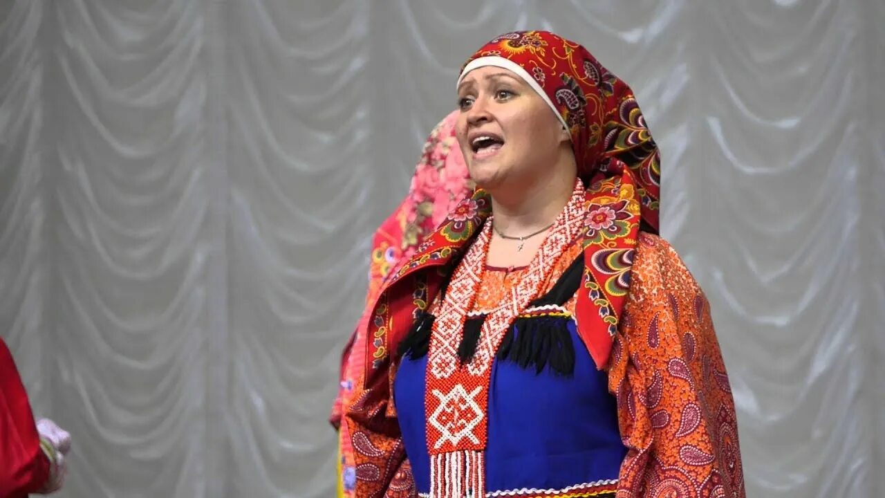 Ансамбль сударыня новосибирск. Барыня танец. Народная песня барыня слушать. Барыня песня текст. Изумрудная барыня фольклор.