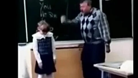 Учительница шлепает ученицу