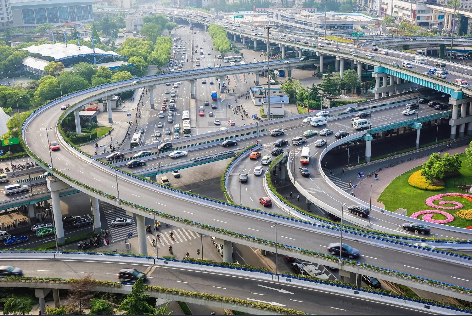 городские транспортные системы. современная инфраструктура. эстакада верхние поля мкад. городские транспортные системы. транспортная система москвы.