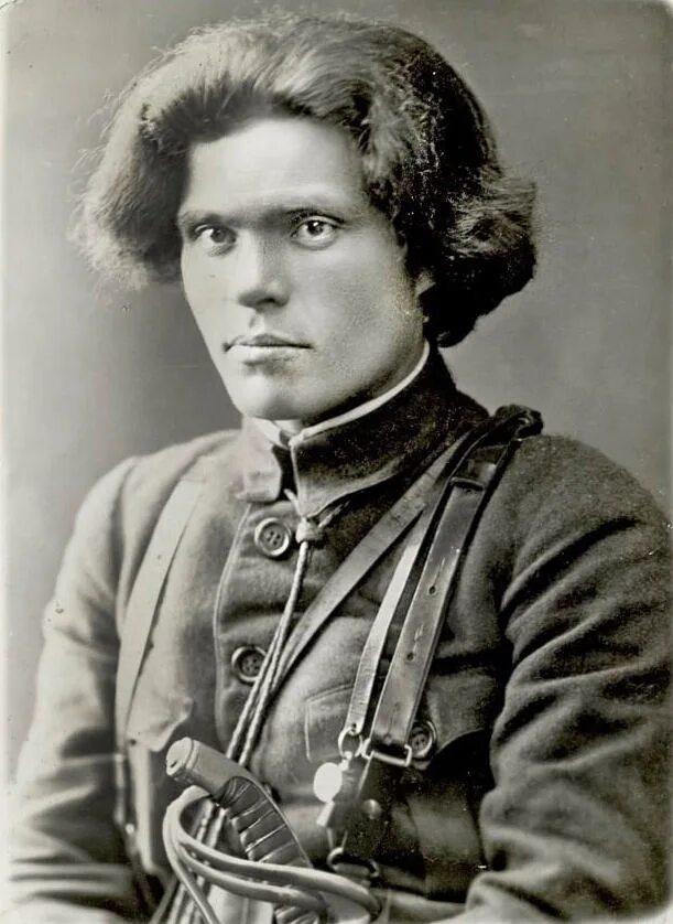 Батька нестор махно. Нестор махно. Махно нестор иванович. Портрет батьки махно. Батька махно википедия.