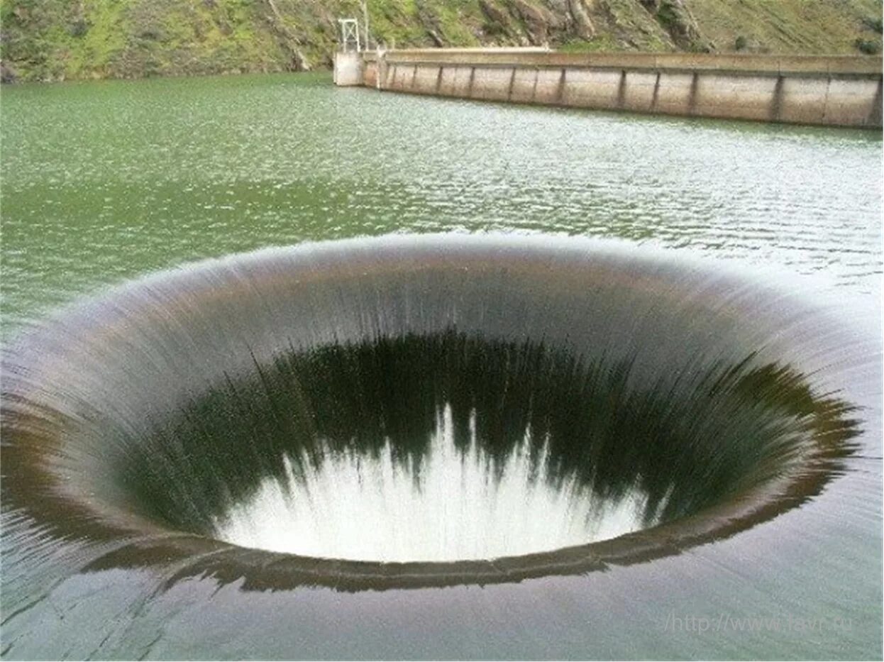 Карстовая воронка в воде. Галапагосский водоворот. Водоворот мальстрем. Москстраумен водоворот. Плотина монтичелло на озере берриесса.
