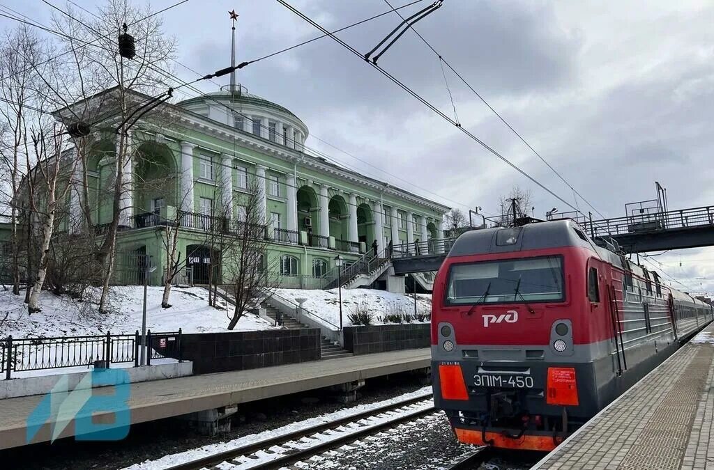 Железная дорога мурманск мурманская. Вокзал мурманск. Станция мурманск. Д. Ржд в мурманске.