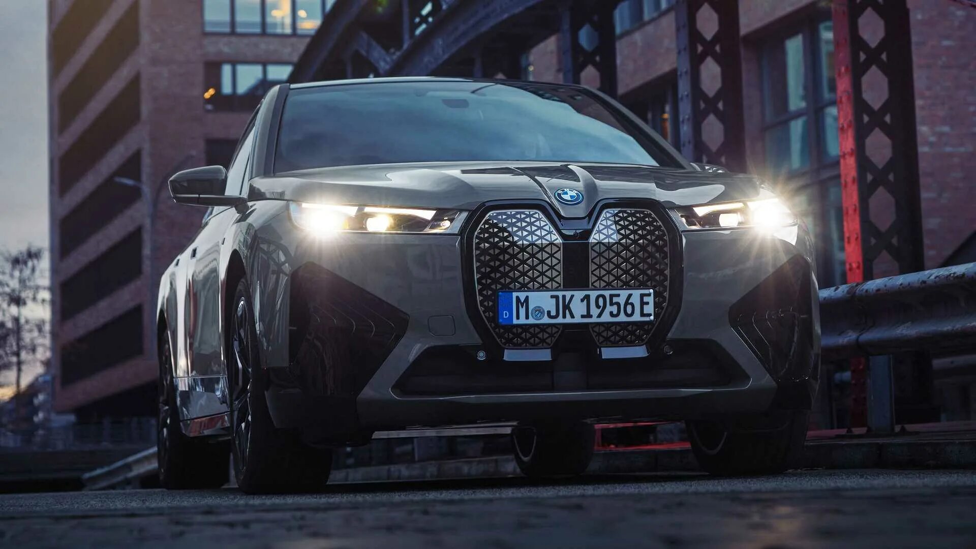Bmw ix m60. Ix bmw электрокроссовер. Бмв ix электромобиль 2022. Bmw ix m60 2022. Bmw ix 2023.