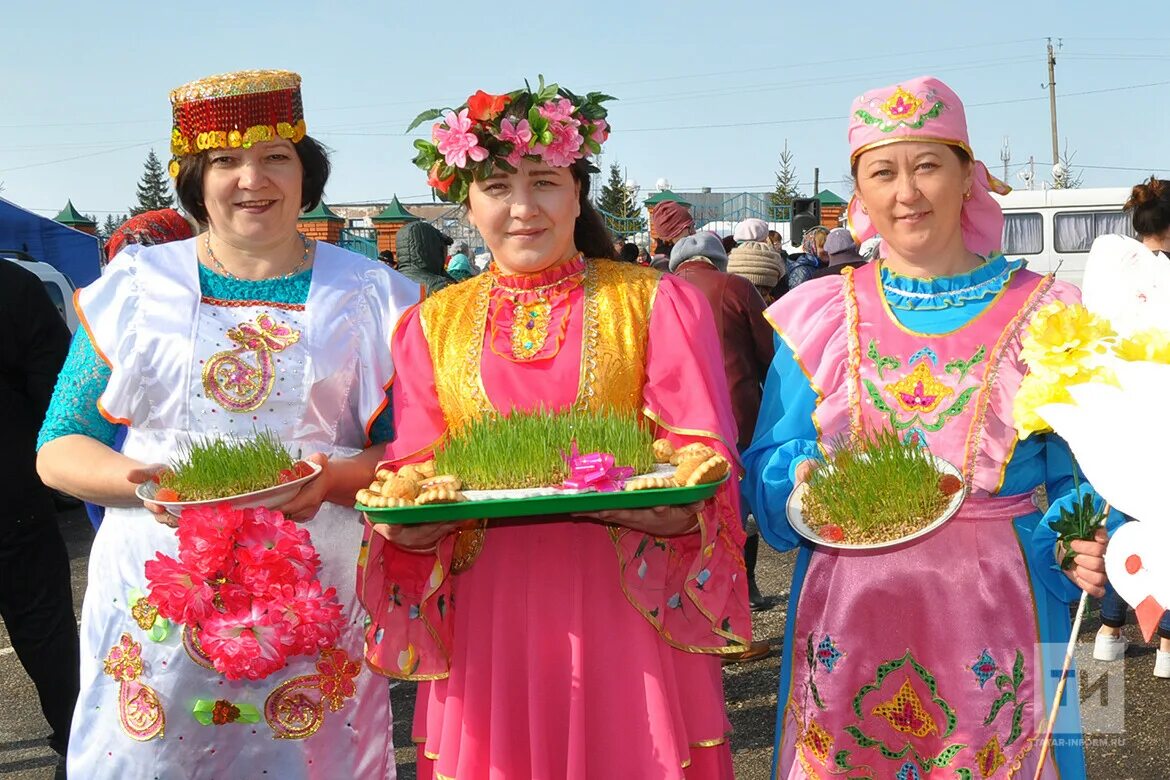 Науруз праздник татарского народа. Праздник Навруз в Татарстане. Празднование Навруза в Татарстане. Весенний праздник народный татарский.