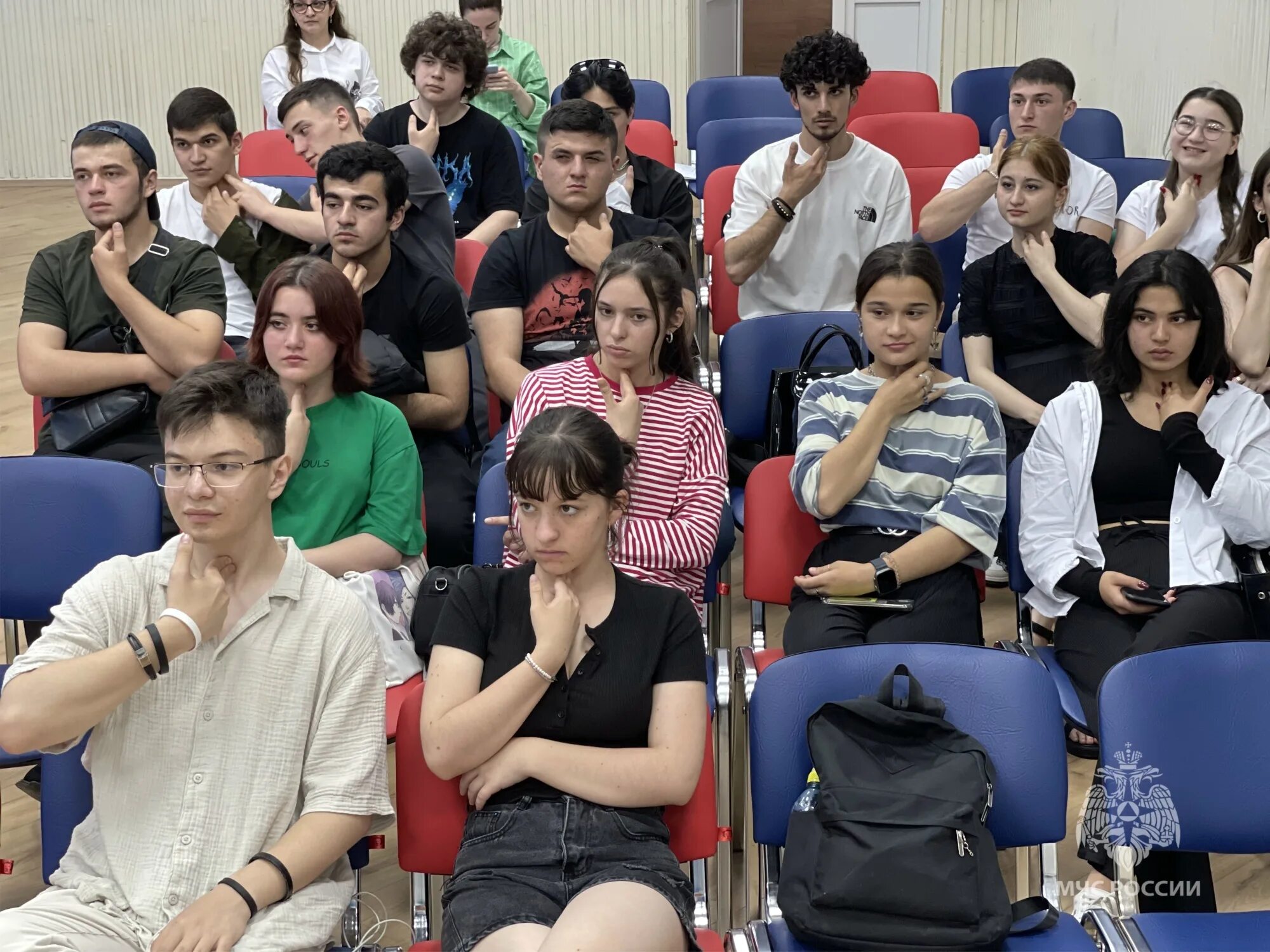 Распределите группы студентов добровольцев