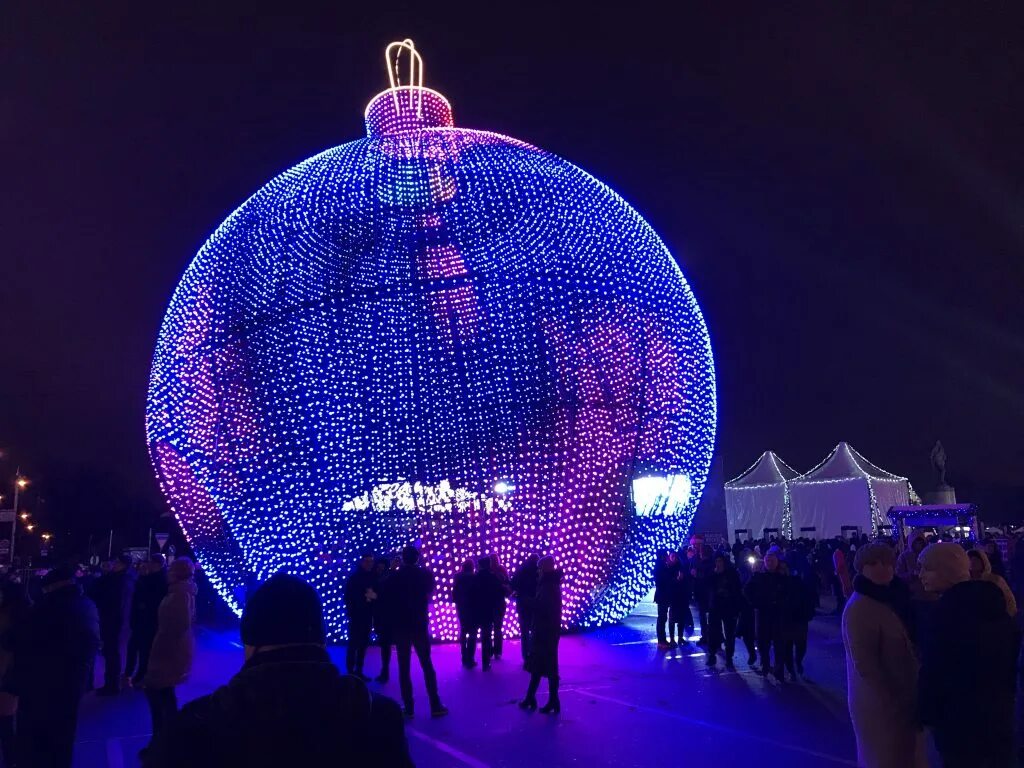 Москва шар адреса. Шар на Поклонной горе в Москве. Поклонная гора шар новогодний. Самый большой шар на Поклонной горе. Шар на Поклонной горе 2022.