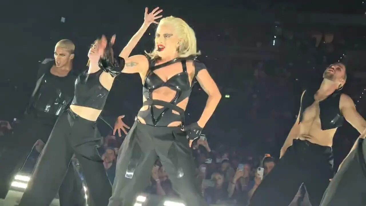 Леди гага концерт 2022. Леди гага концерт 2022. Lady gaga chromatica ball 2022. Леди гага 2022 выступление. Леди гага chromatica ball.