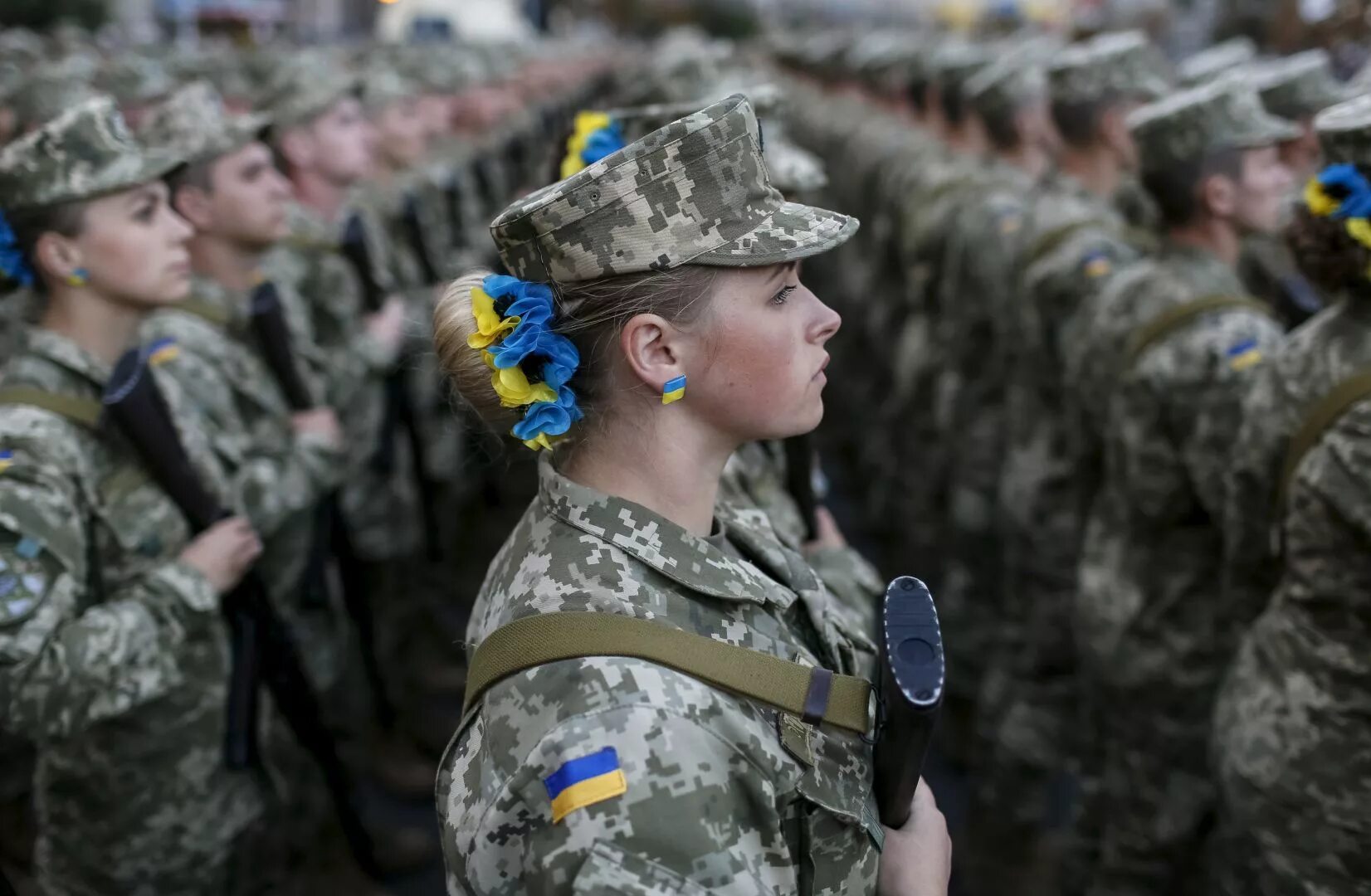Женщины военные Украина. Женщины в украинской армии. Украинские женщины военные. Военнообязанные женщины. Украинцы вк