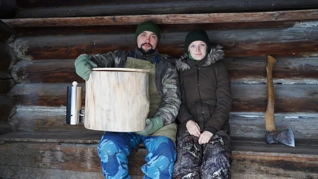 Заимка охотника в тайге. Лесная заимка адербиевка. Заимка свердловская область. Где живет заимка на урале. Таежная заимка лесная.